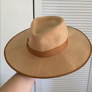 Lack of color teak rancher